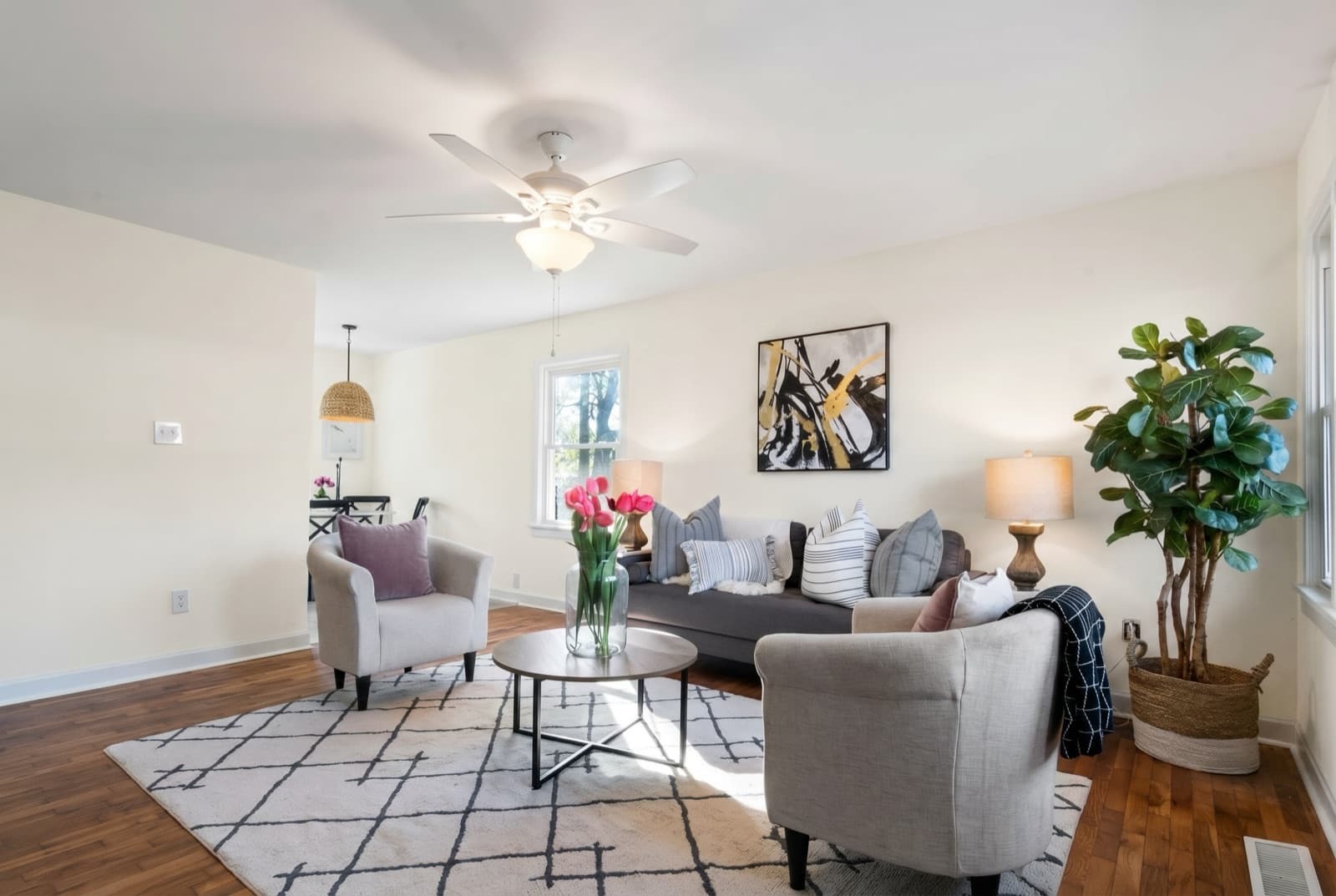The same living room in its original neutral color